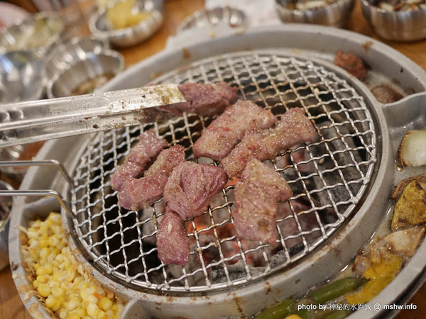 姜虎東678白丁烤肉:【食記】台中姜虎東678白丁韓國傳統烤肉台中店@北屯漢口幫美食廣場 : 世界第一BBQ?嗯,這裡的食材跟醬料都比在韓國首爾要好吃的多了…也比林佳龍有誠意喔! 姜虎東678白丁烤肉:【食記】台中姜虎東678白丁韓國傳統烤肉台中店@北屯漢口幫美食廣場 : 世界第一BBQ?嗯,這裡的食材跟醬料都比在韓國首爾要好吃的多了…也比林佳龍有誠意喔!