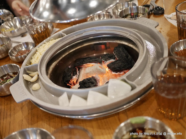 姜虎東678白丁烤肉:【食記】台中姜虎東678白丁韓國傳統烤肉台中店@北屯漢口幫美食廣場 : 世界第一BBQ?嗯,這裡的食材跟醬料都比在韓國首爾要好吃的多了…也比林佳龍有誠意喔! 姜虎東678白丁烤肉:【食記】台中姜虎東678白丁韓國傳統烤肉台中店@北屯漢口幫美食廣場 : 世界第一BBQ?嗯,這裡的食材跟醬料都比在韓國首爾要好吃的多了…也比林佳龍有誠意喔!