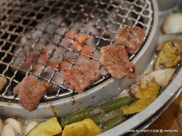 姜虎東678白丁烤肉:【食記】台中姜虎東678白丁韓國傳統烤肉台中店@北屯漢口幫美食廣場 : 世界第一BBQ?嗯,這裡的食材跟醬料都比在韓國首爾要好吃的多了…也比林佳龍有誠意喔! 姜虎東678白丁烤肉:【食記】台中姜虎東678白丁韓國傳統烤肉台中店@北屯漢口幫美食廣場 : 世界第一BBQ?嗯,這裡的食材跟醬料都比在韓國首爾要好吃的多了…也比林佳龍有誠意喔!