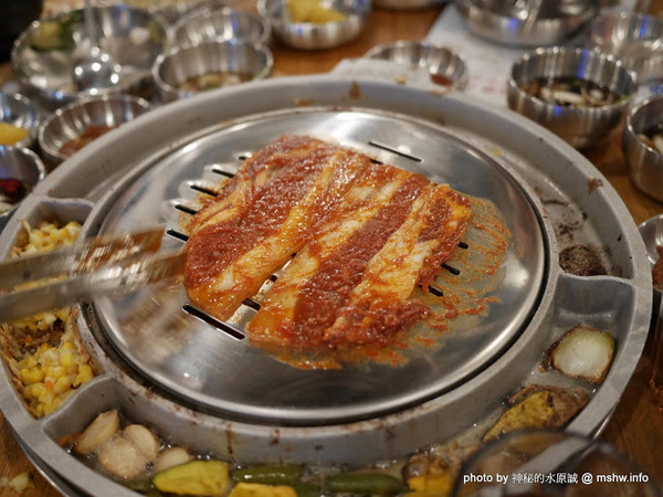 姜虎東678白丁烤肉:【食記】台中姜虎東678白丁韓國傳統烤肉台中店@北屯漢口幫美食廣場 : 世界第一BBQ?嗯,這裡的食材跟醬料都比在韓國首爾要好吃的多了…也比林佳龍有誠意喔! 姜虎東678白丁烤肉:【食記】台中姜虎東678白丁韓國傳統烤肉台中店@北屯漢口幫美食廣場 : 世界第一BBQ?嗯,這裡的食材跟醬料都比在韓國首爾要好吃的多了…也比林佳龍有誠意喔!