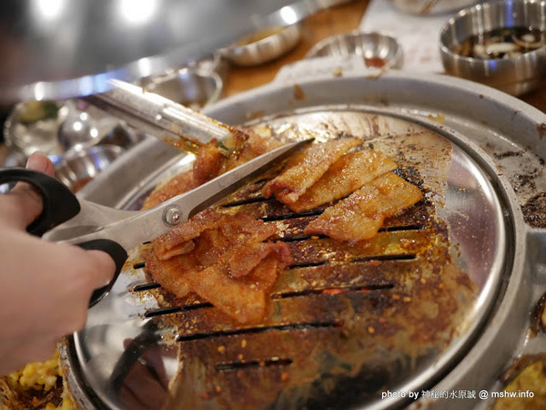 姜虎東678白丁烤肉:【食記】台中姜虎東678白丁韓國傳統烤肉台中店@北屯漢口幫美食廣場 : 世界第一BBQ?嗯,這裡的食材跟醬料都比在韓國首爾要好吃的多了…也比林佳龍有誠意喔! 姜虎東678白丁烤肉:【食記】台中姜虎東678白丁韓國傳統烤肉台中店@北屯漢口幫美食廣場 : 世界第一BBQ?嗯,這裡的食材跟醬料都比在韓國首爾要好吃的多了…也比林佳龍有誠意喔!