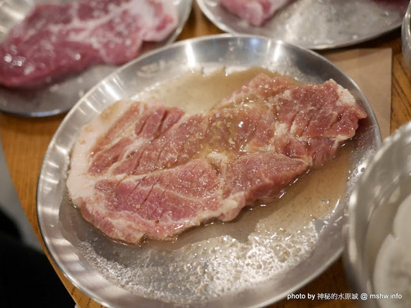 姜虎東678白丁烤肉:【食記】台中姜虎東678白丁韓國傳統烤肉台中店@北屯漢口幫美食廣場 : 世界第一BBQ?嗯,這裡的食材跟醬料都比在韓國首爾要好吃的多了…也比林佳龍有誠意喔! 姜虎東678白丁烤肉:【食記】台中姜虎東678白丁韓國傳統烤肉台中店@北屯漢口幫美食廣場 : 世界第一BBQ?嗯,這裡的食材跟醬料都比在韓國首爾要好吃的多了…也比林佳龍有誠意喔!