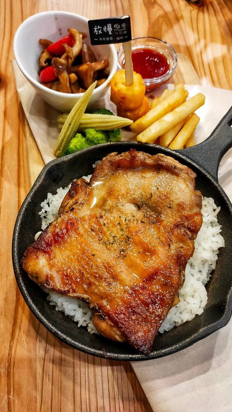 桃園同安街美食-放慢腳步-不能出外踏青的時候，就來這裡野餐吧!!餐點非常好吃呢~  (邀約) @民宿女王芽月-美食.旅遊.全台趴趴走