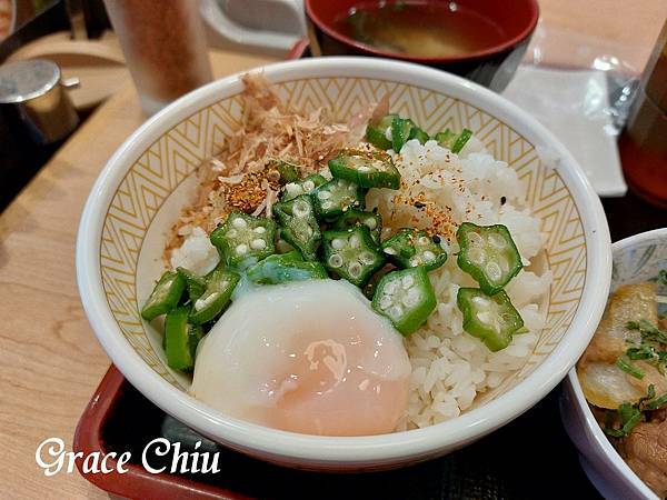 秋葵 牛肉元氣朝食(89元) すき家朝食 sukiya早餐 すき家早餐