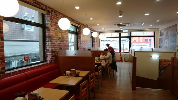 すき家 SUKIYA(站前店)：台北~すき家 SUKIYA 牛丼~日本連鎖店的NO.1~小資族的平價料理~值得推薦~