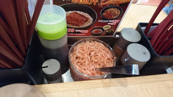 すき家 SUKIYA(站前店)：台北~すき家 SUKIYA 牛丼~日本連鎖店的NO.1~小資族的平價料理~值得推薦~