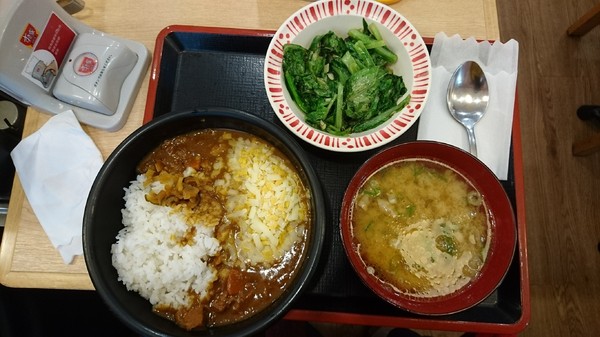 すき家 SUKIYA(站前店)：台北~すき家 SUKIYA 牛丼~日本連鎖店的NO.1~小資族的平價料理~值得推薦~