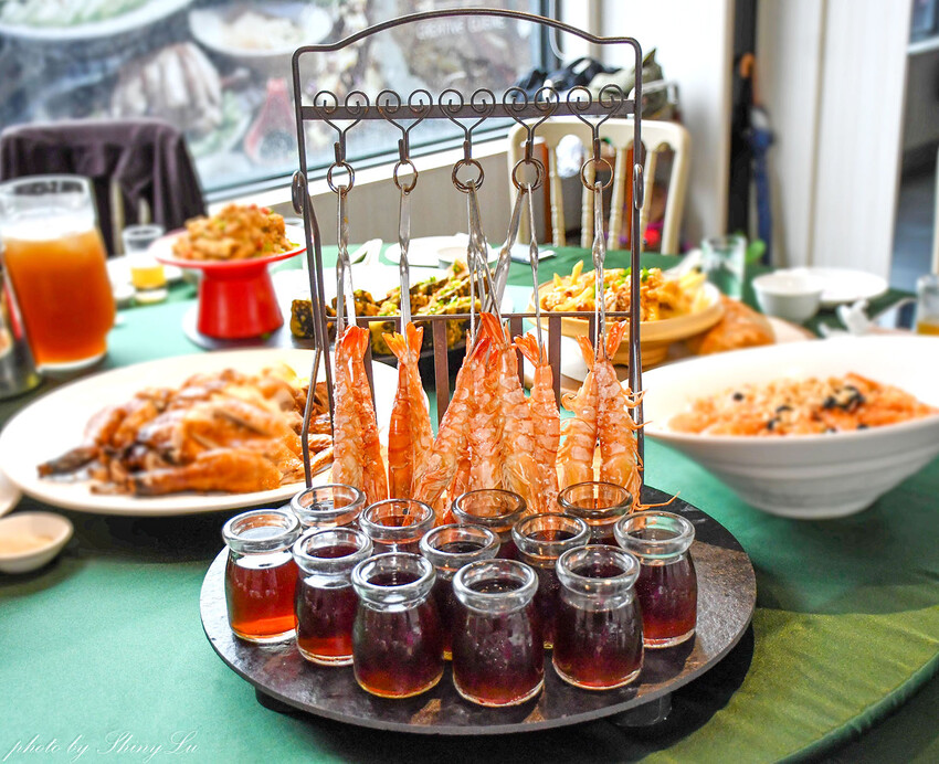 在地經營超過十年的林口台菜餐廳，京醬肉絲夾燒餅、拔絲地瓜一定要點