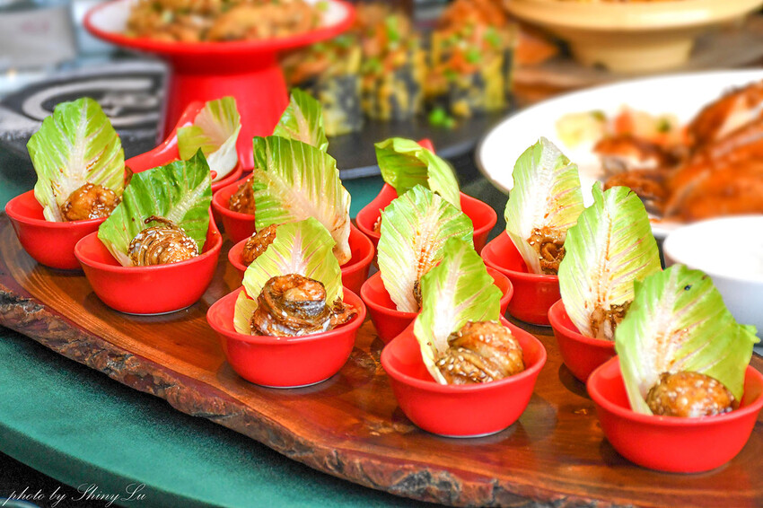 在地經營超過十年的林口台菜餐廳，京醬肉絲夾燒餅、拔絲地瓜一定要點