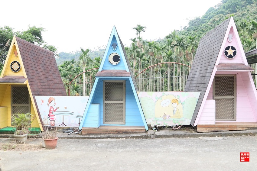 雲林古坑美食/情人橋、小天梯下的秘境餐廳!天秀山莊吃椒麻咖啡雞腿、鹽酥甘蔗蜂 - 跟著華少吃吃吃