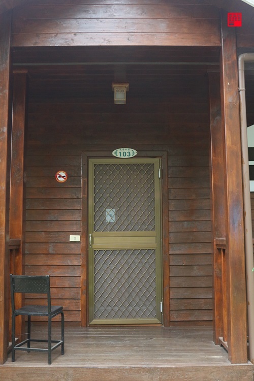 雲林古坑美食/情人橋、小天梯下的秘境餐廳!天秀山莊吃椒麻咖啡雞腿、鹽酥甘蔗蜂 - 跟著華少吃吃吃