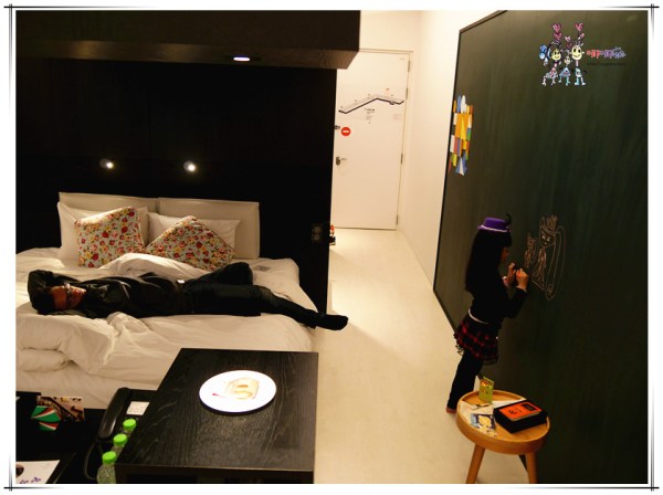 老爺行旅,台南住宿,黑板,虹牌油漆主題房,虹牌油漆,台南旅遊