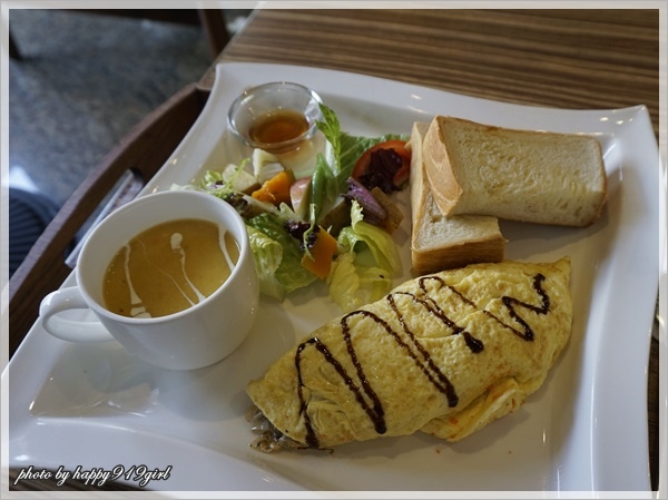 [高雄]復古工業風早午餐。裝潢氣氛比餐點更吸引我★卡菲．小食光