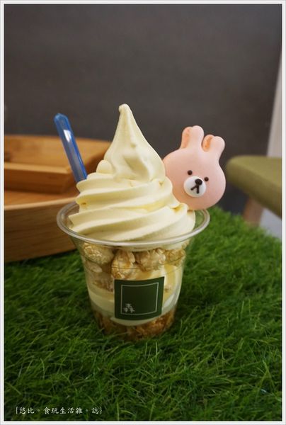 森淇淋-百香果冰淇淋+抹茶馬卡龍.JPG