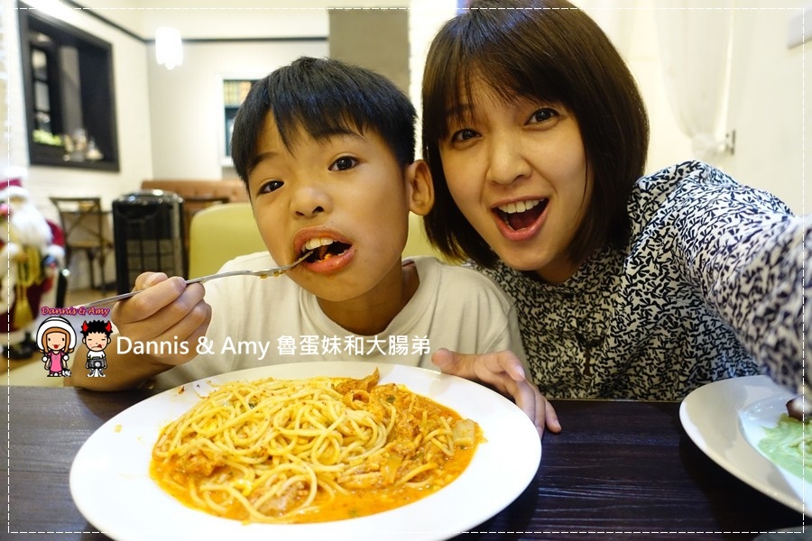 20170106《新竹美食》溫馨平價的Elsa艾莎異國美食。義大利麵。燉飯。披薩PIZZA︱情侶約會。親子朋友家庭聚餐餐廳推薦。 忠孝大潤發附近好停車（影片） (19).jpg