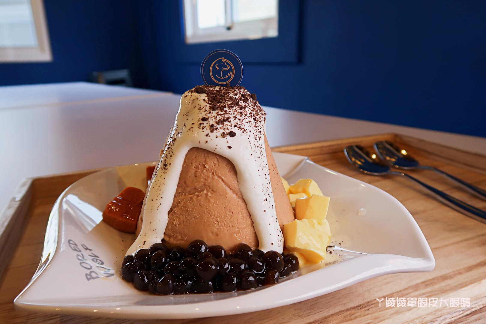 台南市中西區美食｜神農街冰品推薦！無聊郎Bored Wolf，非吃不可的超人氣雪貝冰跟會爆漿的流心吐司磚