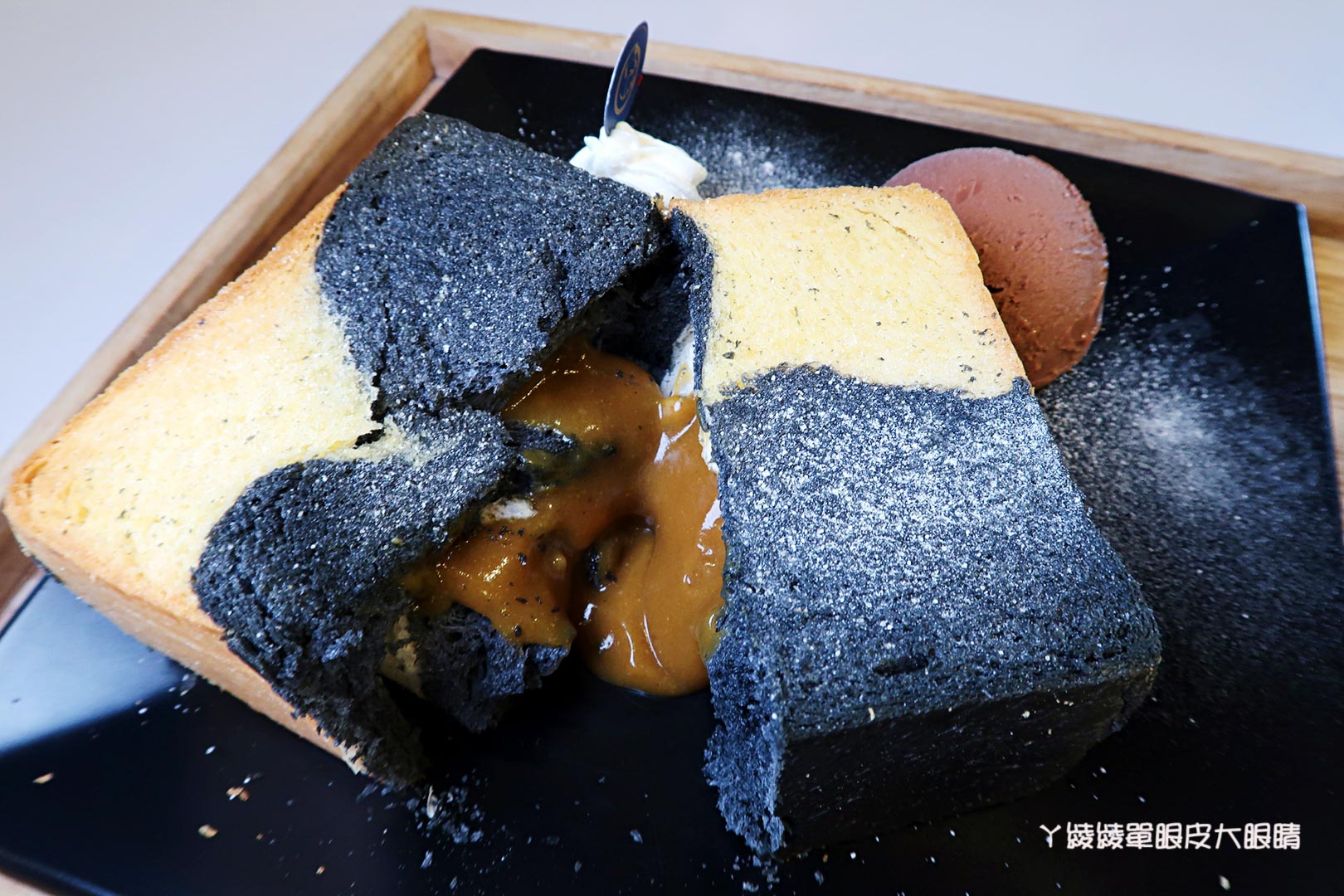 台南市中西區美食｜神農街冰品推薦！無聊郎Bored Wolf，非吃不可的超人氣雪貝冰跟會爆漿的流心吐司磚