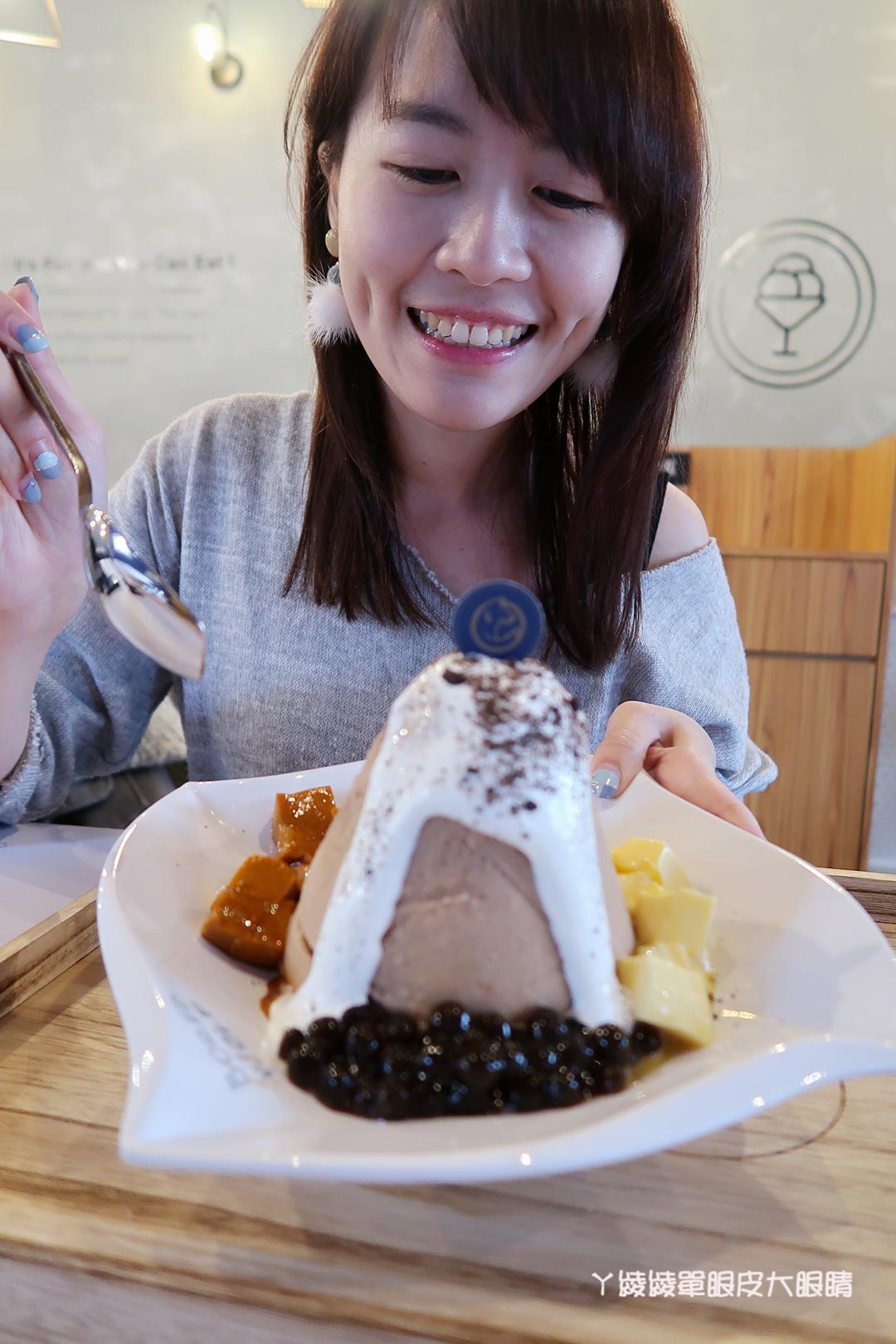 台南市中西區美食|神農街冰品推薦!無聊郎Bored Wolf,非吃不可的超人氣雪貝冰跟會爆漿的流心吐司磚