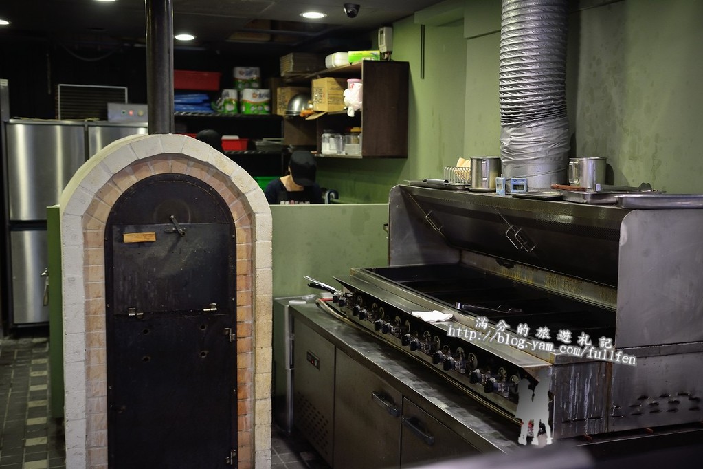 【台北食記】士林夜市美食。舊漫窯烤蔥油餅。蘿蔔絲餅。食尚玩家推薦
