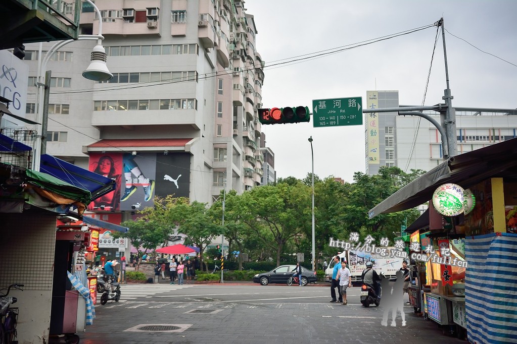 【台北食記】士林夜市美食。舊漫窯烤蔥油餅。蘿蔔絲餅。食尚玩家推薦