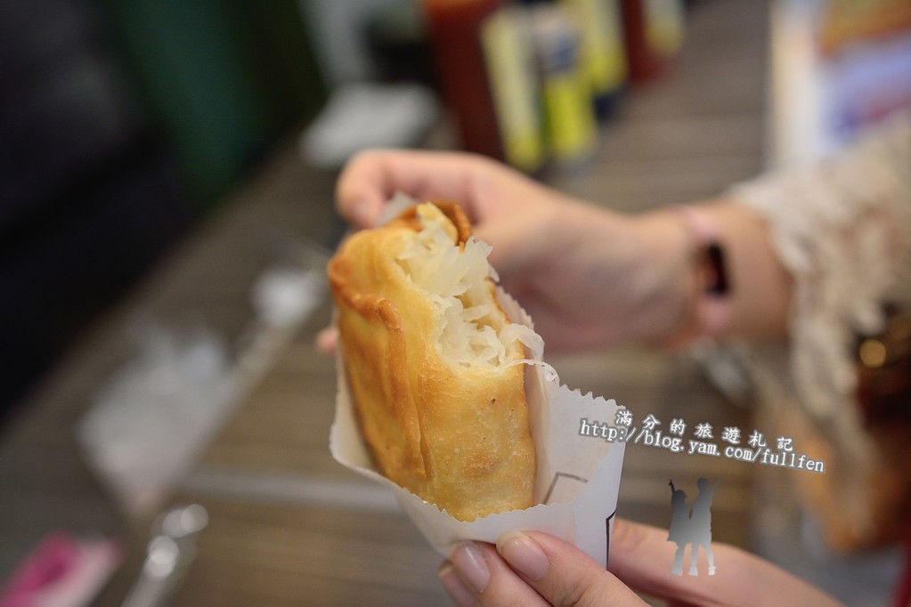 【台北食記】士林夜市美食。舊漫窯烤蔥油餅。蘿蔔絲餅。食尚玩家推薦