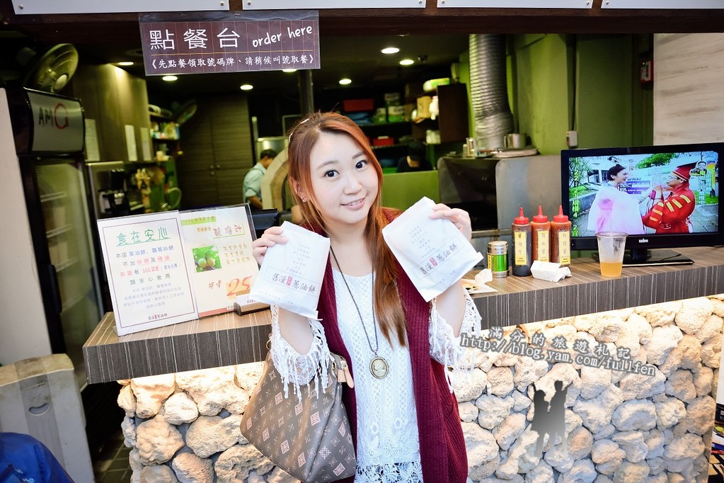 【台北食記】士林夜市美食。舊漫窯烤蔥油餅。蘿蔔絲餅。食尚玩家推薦