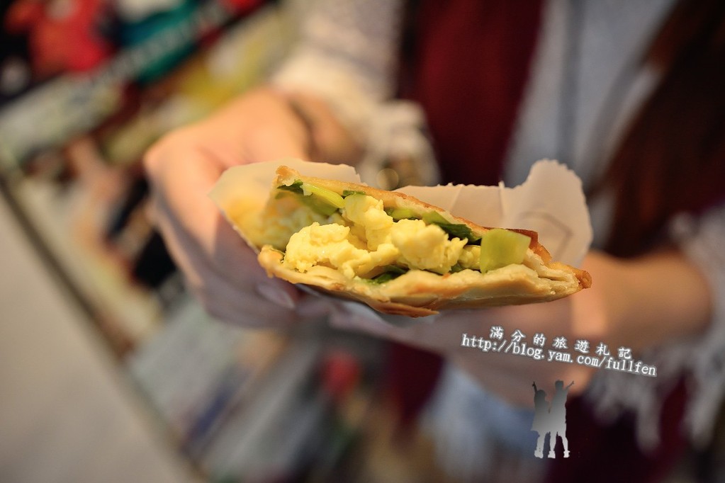 【台北食記】士林夜市美食。舊漫窯烤蔥油餅。蘿蔔絲餅。食尚玩家推薦