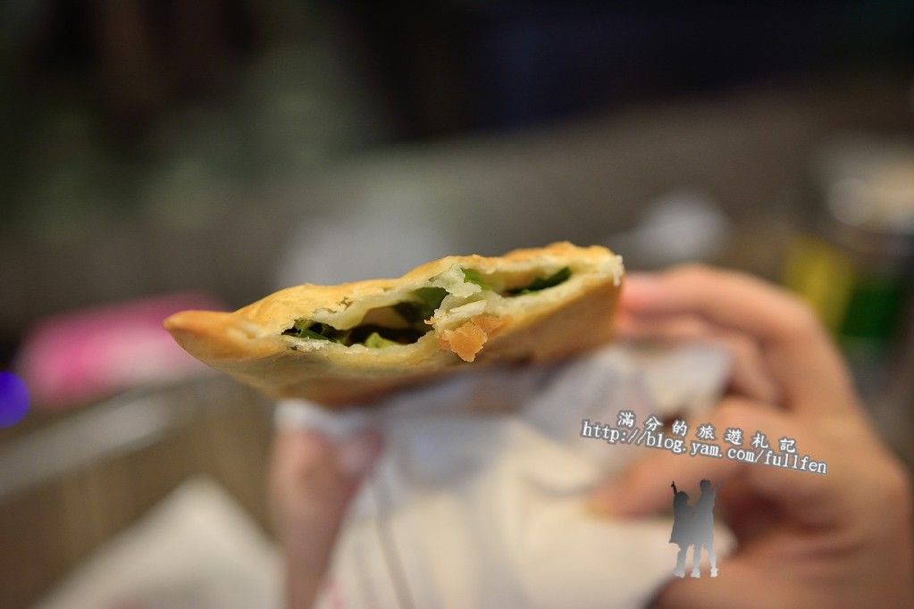 【台北食記】士林夜市美食。舊漫窯烤蔥油餅。蘿蔔絲餅。食尚玩家推薦