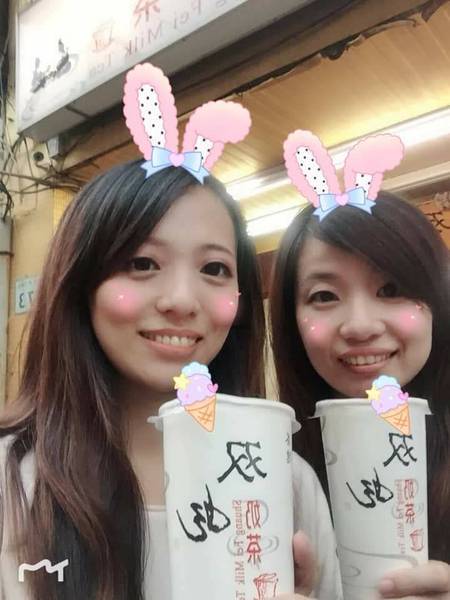 雙妃奶茶：高雄鹽埕~雙妃奶茶 VS 偷喝奶茶~珍珠仙草免費加也太佛心了吧~高雄必喝~