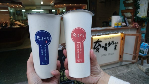 雙妃奶茶：高雄鹽埕~雙妃奶茶 VS 偷喝奶茶~珍珠仙草免費加也太佛心了吧~高雄必喝~