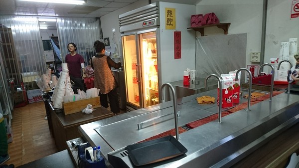 雙妃奶茶：高雄鹽埕~雙妃奶茶 VS 偷喝奶茶~珍珠仙草免費加也太佛心了吧~高雄必喝~