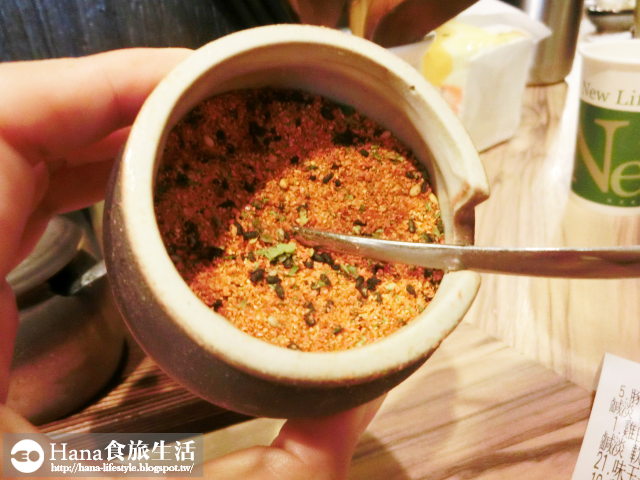 【高雄左營】麵處小林 高雄店 | 橫濱家系拉麵 販賣食券的機器令人想到一蘭 認真料理 真誠待人 大雨午後令人安心的小店