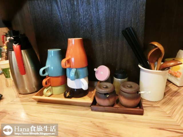 【高雄左營】麵處小林 高雄店 | 橫濱家系拉麵 販賣食券的機器令人想到一蘭 認真料理 真誠待人 大雨午後令人安心的小店