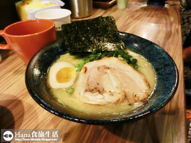 【高雄左營】麵處小林 高雄店 | 橫濱家系拉麵 販賣食券的機器令人想到一蘭 認真料理 真誠待人 大雨午後令人安心的小店