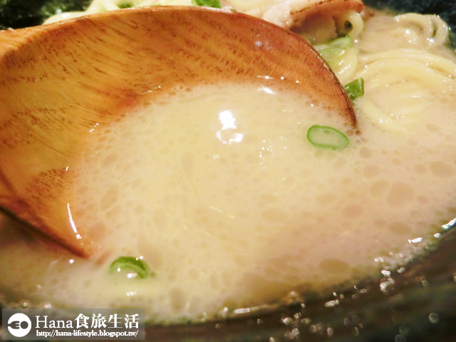 【高雄左營】麵處小林 高雄店 | 橫濱家系拉麵 販賣食券的機器令人想到一蘭 認真料理 真誠待人 大雨午後令人安心的小店