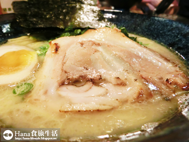 【高雄左營】麵處小林 高雄店 | 橫濱家系拉麵 販賣食券的機器令人想到一蘭 認真料理 真誠待人 大雨午後令人安心的小店