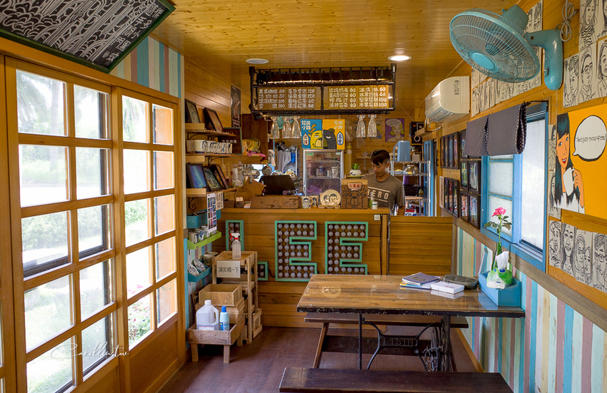 《花田小路》玫瑰田邊的澎湃水果鬆餅咖啡店 - 卡琳。摸魚兒趣