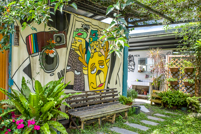 《花田小路》玫瑰田邊的澎湃水果鬆餅咖啡店 - 卡琳。摸魚兒趣