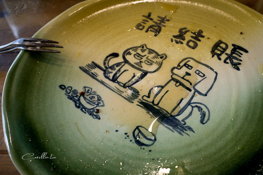 《花田小路》玫瑰田邊的澎湃水果鬆餅咖啡店 - 卡琳。摸魚兒趣