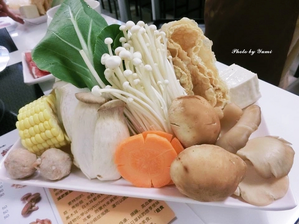 牧島燒肉專門店(大里店)：【台中食記-大里區】頂級燒烤店→牧島燒肉專門店(大里店)內文附完整菜單@跟著Yumi尤美美動吃動吃(用餐日期:2015年9月24日)