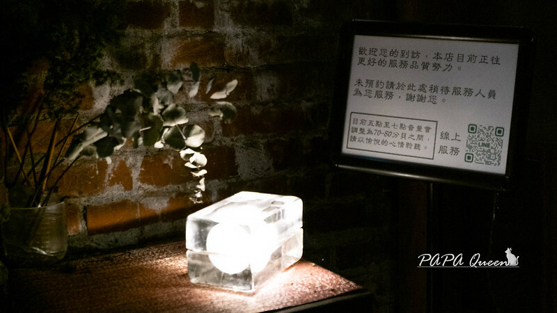 台中市西區奉咖啡 Presentcafe 不走正門的咖啡館，通道是旁邊小巷