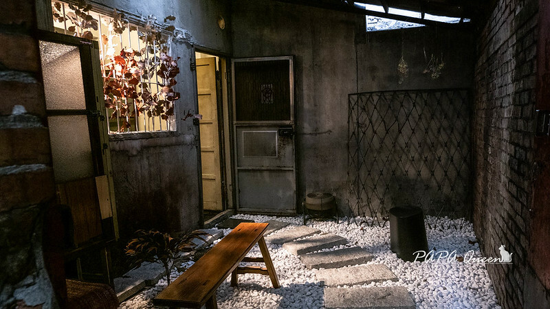 台中市西區奉咖啡 Presentcafe 不走正門的咖啡館，通道是旁邊小巷