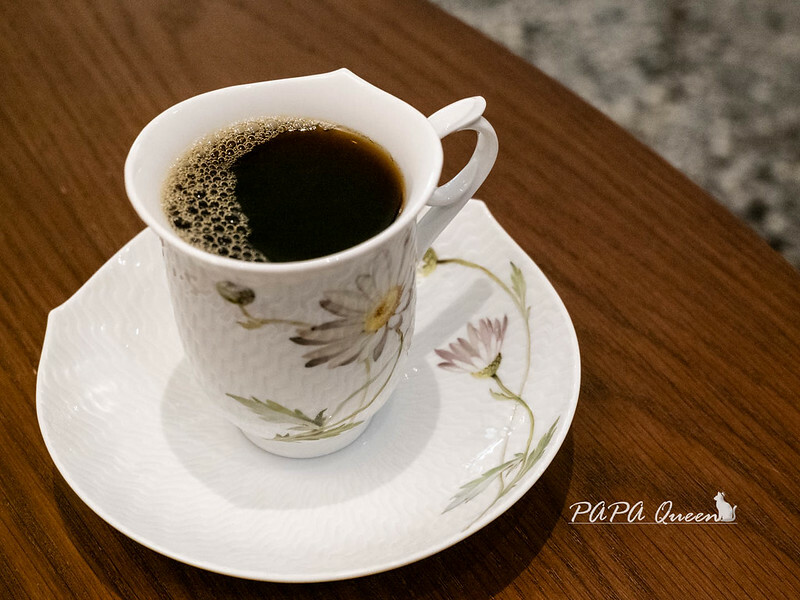 台中市西區奉咖啡 Presentcafe 不走正門的咖啡館，通道是旁邊小巷