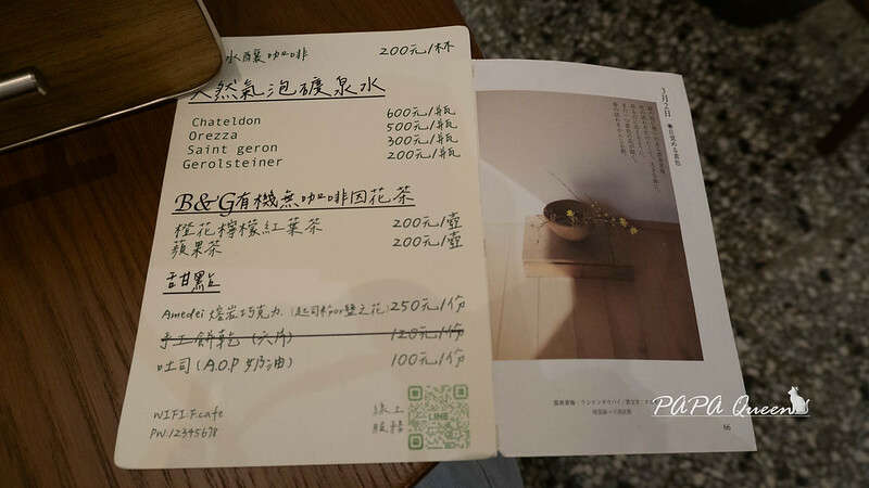 台中市西區奉咖啡 Presentcafe 不走正門的咖啡館，通道是旁邊小巷