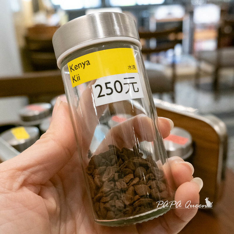 台中市西區奉咖啡 Presentcafe 不走正門的咖啡館，通道是旁邊小巷