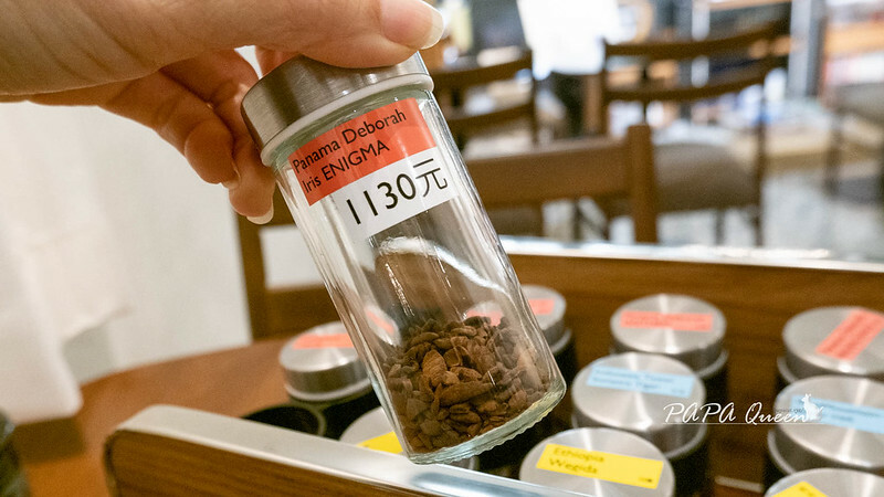 台中市西區奉咖啡 Presentcafe 不走正門的咖啡館，通道是旁邊小巷