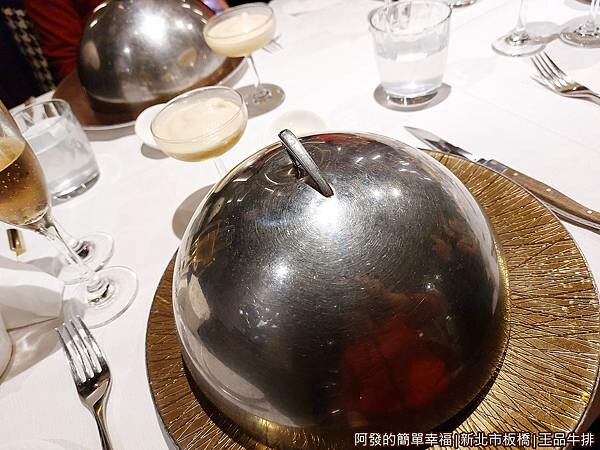 王品牛排11-主餐上桌.jpg 王品牛排11-主餐上桌.jpg