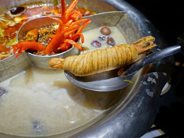 寬巷子信義店:【信義區捷運美食】寬巷子創意料理鍋品 顛覆傳統!一場兼具華麗視覺感官與味蕾的美食饗宴~