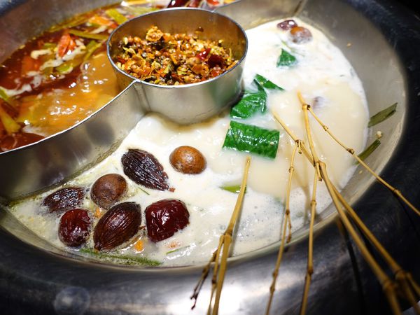 寬巷子信義店:【信義區捷運美食】寬巷子創意料理鍋品 顛覆傳統!一場兼具華麗視覺感官與味蕾的美食饗宴~