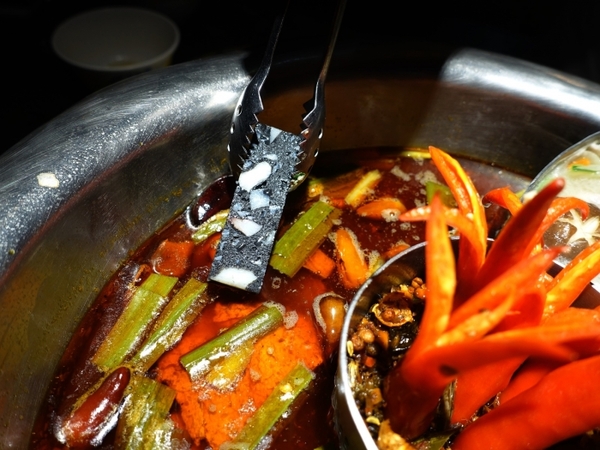 寬巷子信義店:【信義區捷運美食】寬巷子創意料理鍋品 顛覆傳統!一場兼具華麗視覺感官與味蕾的美食饗宴~